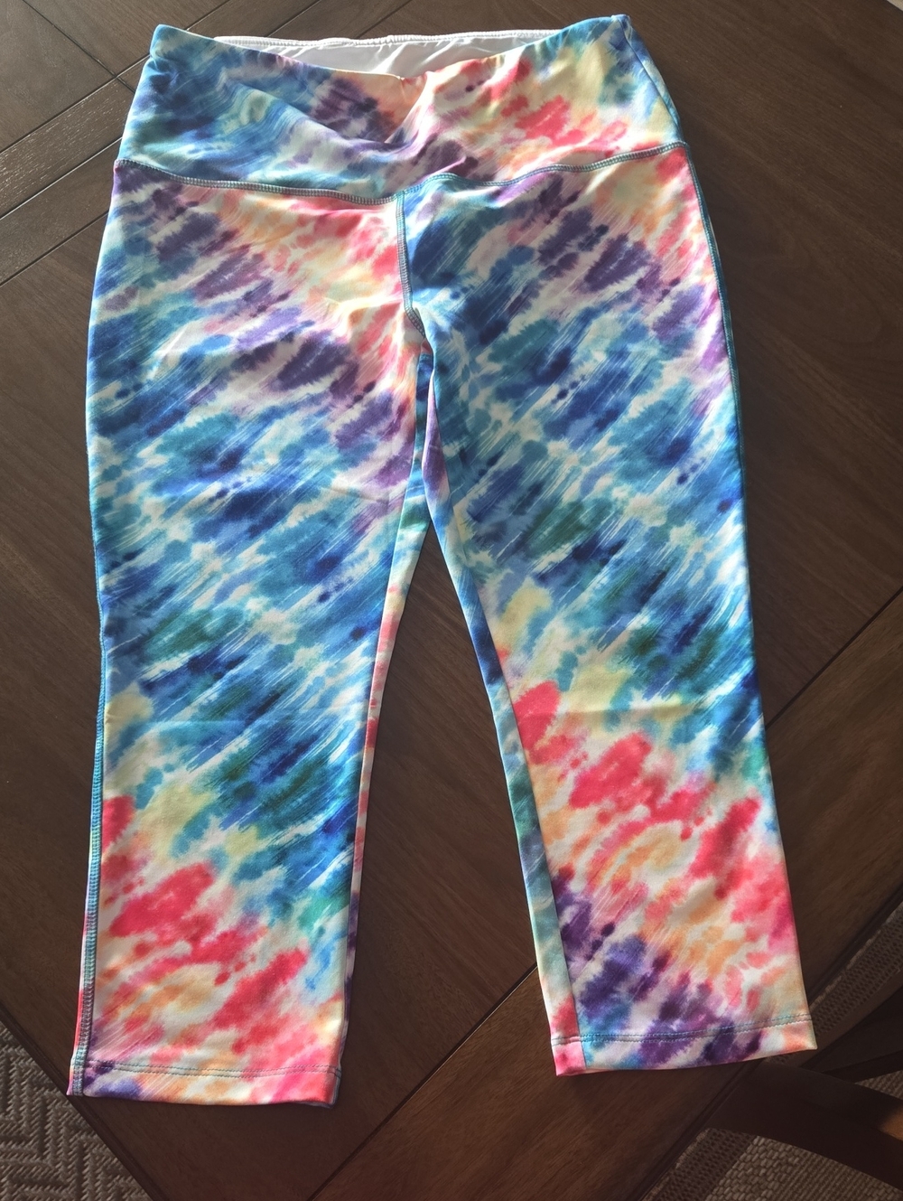 VOGO Athletica Multicolor Rainbow Tie-Dye Capri Leggings